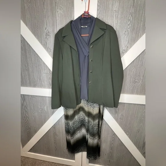 051. Womens 3 pc Blazer Bundle with Skirt & Blouse 10/12 - Picture 7 of 7